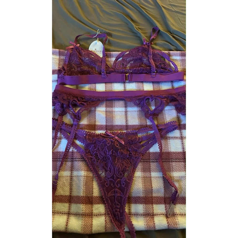 RSLOVE Lingerie Lace Set With Garter Belt, Bralette And Panty Set! Large! New!
